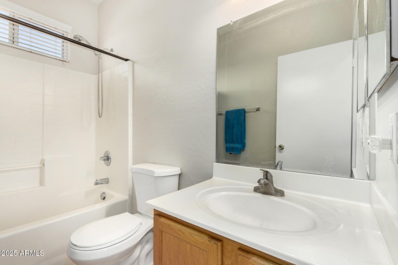 HALLWAY FULL BATHROOM