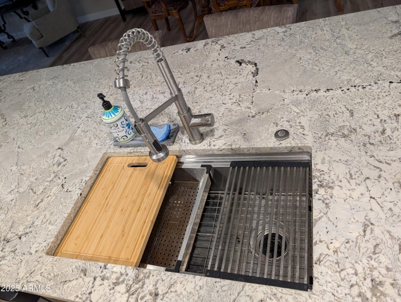 PXL_20251210_000656644