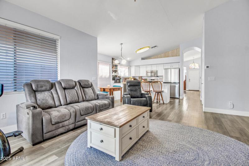 756 E Lovegrass Dr-4_(2048)