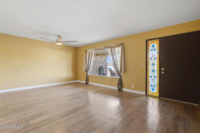 Racine - Family room.2