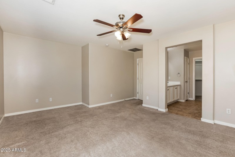 012-photo-main-bedroom-14979948