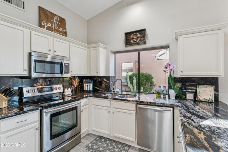 GRANITE COUNTER TOPS