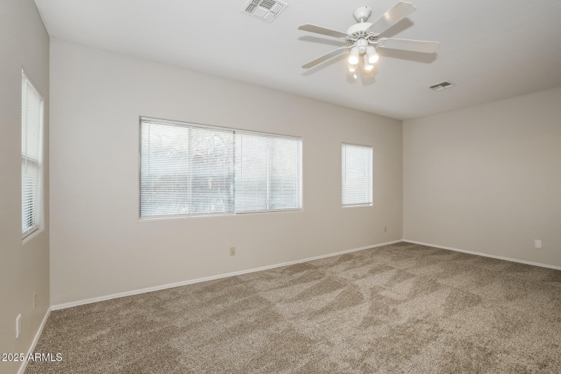 013-photo-main-bedroom-15003475