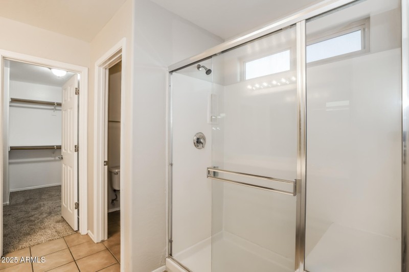 015-photo-main-bathroom-15003477