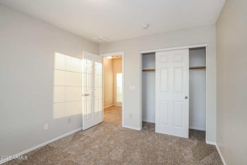 017-photo-bedroom-15003471