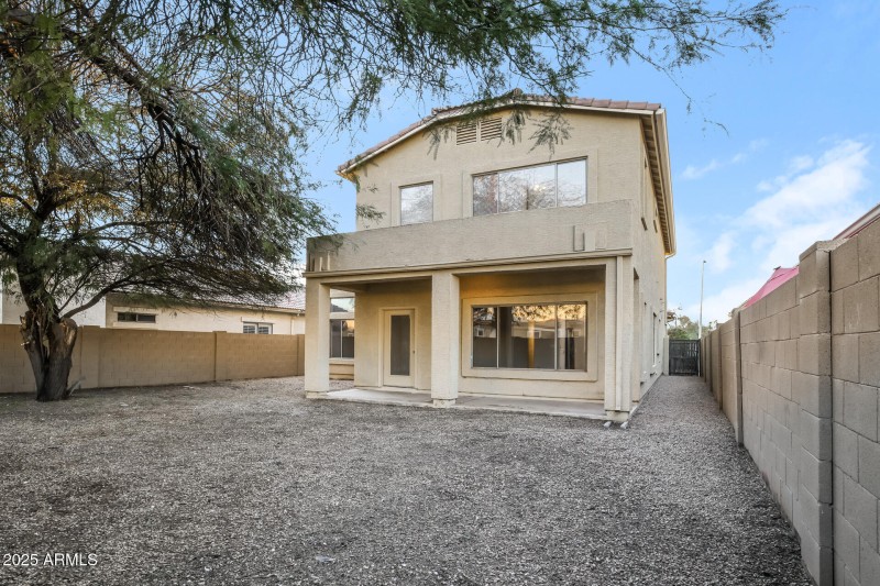 020-photo-rear-view-15003481