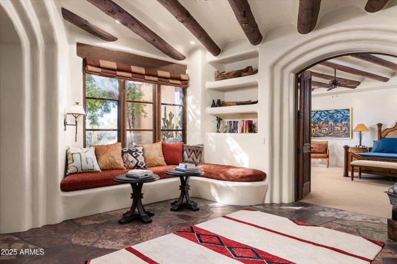 Guest Suite Sitting Area-46