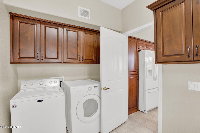 36-web-or-mls-15666 W Fairmount Ave-35