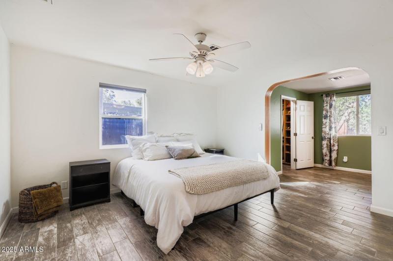 2210 E Cambridge Ave - Web Quality - 009