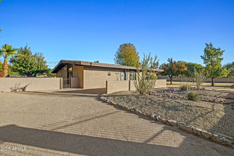 4-web-or-mls-13217 N 65th Dr--86