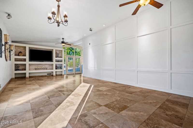 9-web-or-mls-13217 N 65th Dr--27