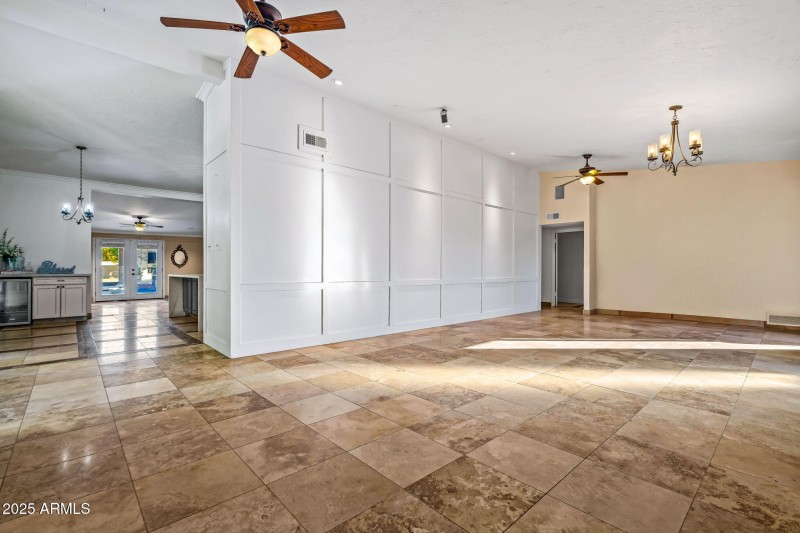 13-web-or-mls-13217 N 65th Dr--28