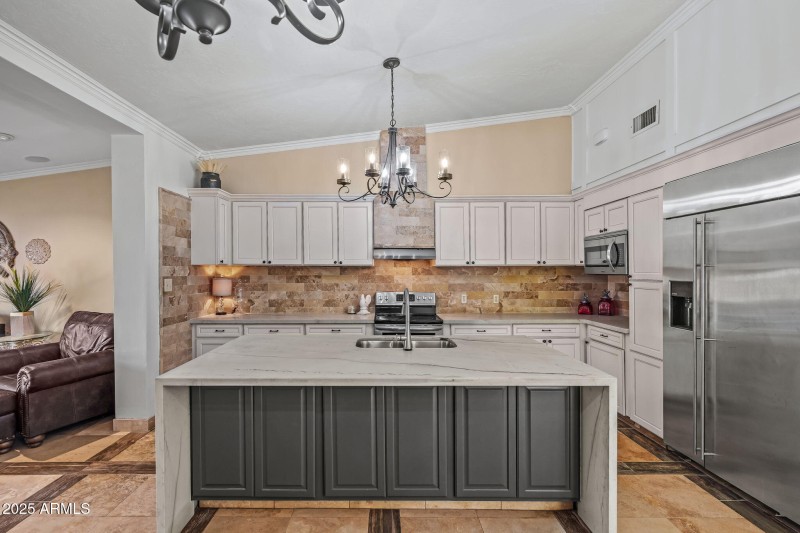 16-web-or-mls-13217 N 65th Dr--32