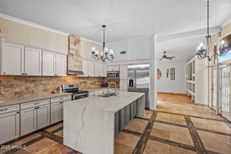 19-web-or-mls-13217 N 65th Dr--34