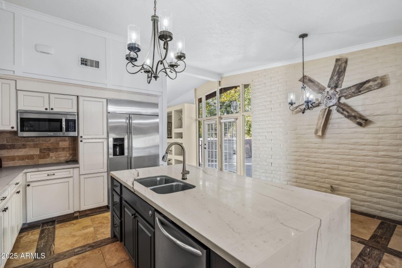 21-web-or-mls-13217 N 65th Dr--36