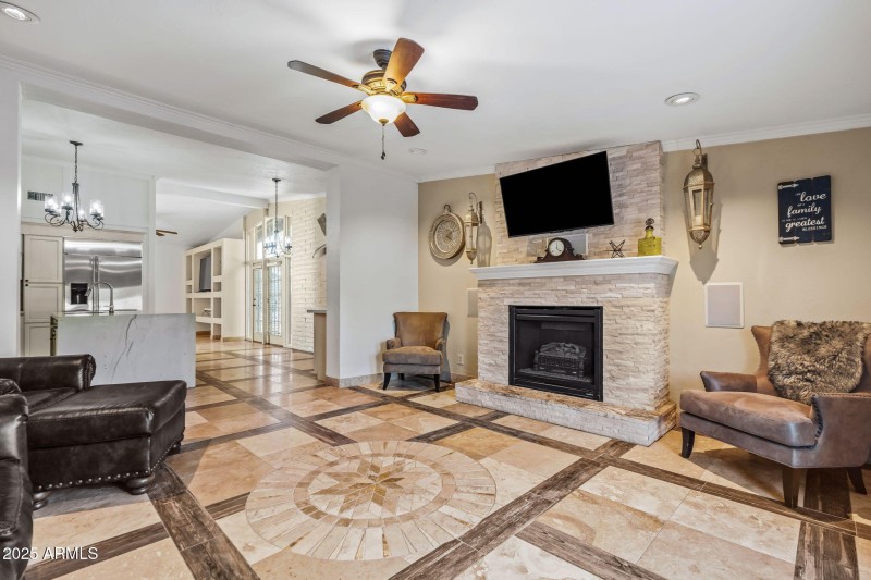 25-web-or-mls-13217 N 65th Dr--40