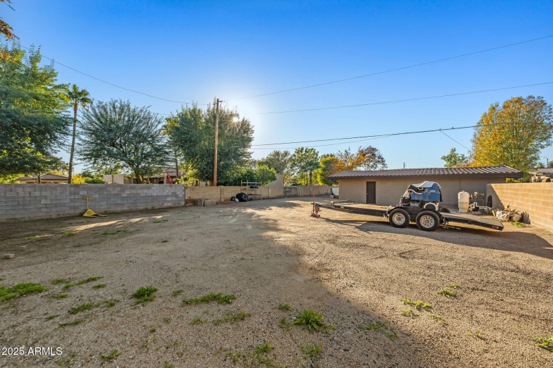 71-web-or-mls-13217 N 65th Dr--62