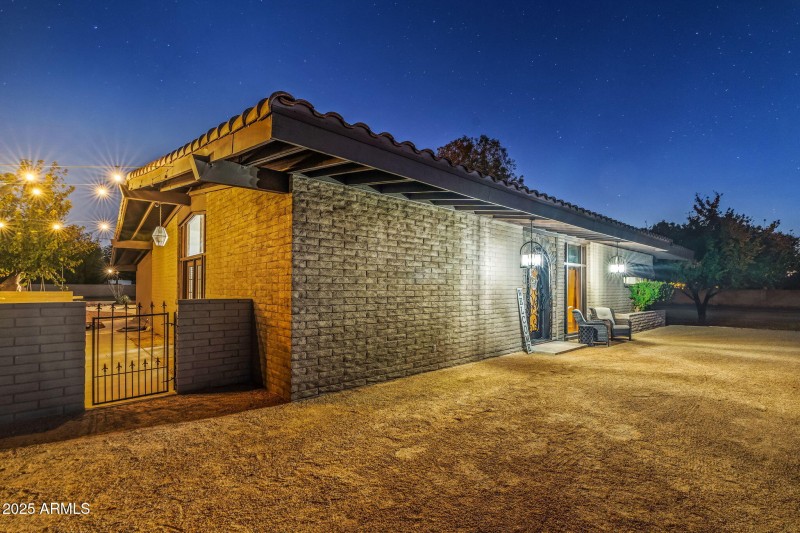 117-web-or-mls-13217 N 65th Dr--95