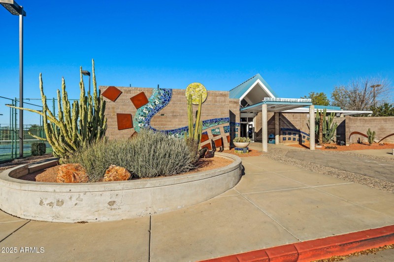 126-web-or-mls-13217 N 65th Dr--2