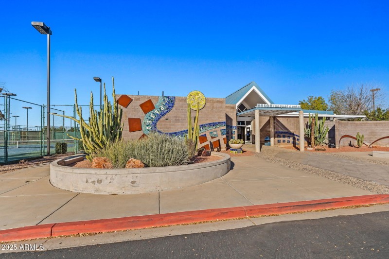 127-web-or-mls-13217 N 65th Dr-