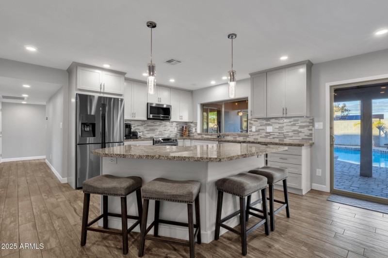 17-web-or-mls-5210-e-karen-dr