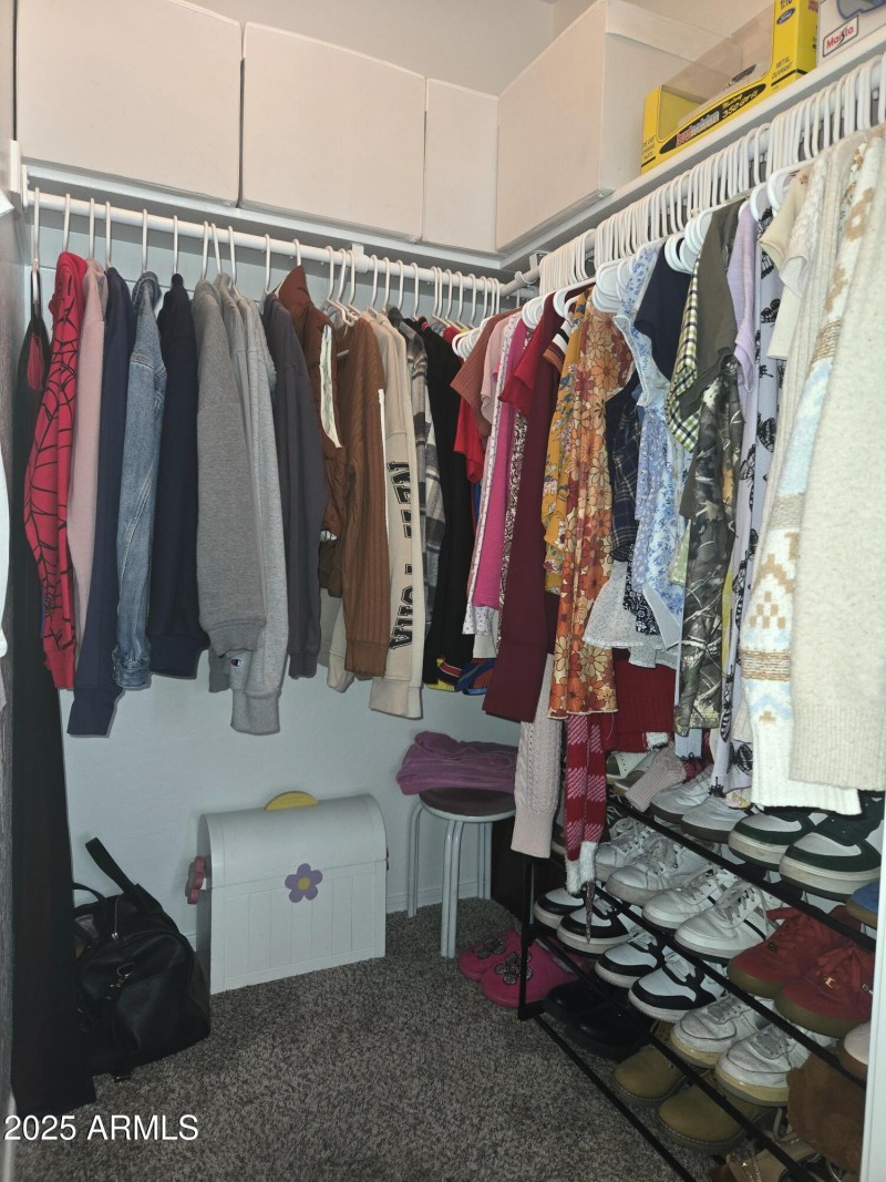 Walk-in closet bedroom 3