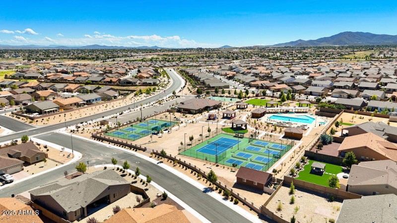 SpurCrossClubhouse(1)