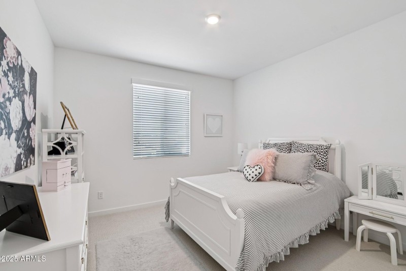 53-web-or-mls-E Waller Ln-S1012-1-007