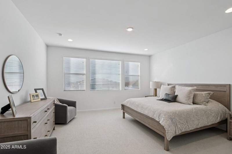 51-web-or-mls-E Waller Ln-S1012-1-005