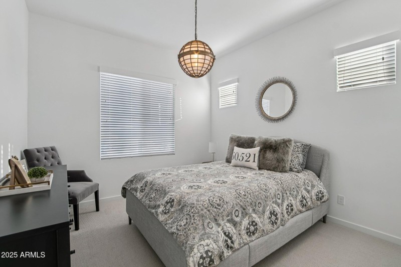 50-web-or-mls-E Waller Ln-S1012-1-004