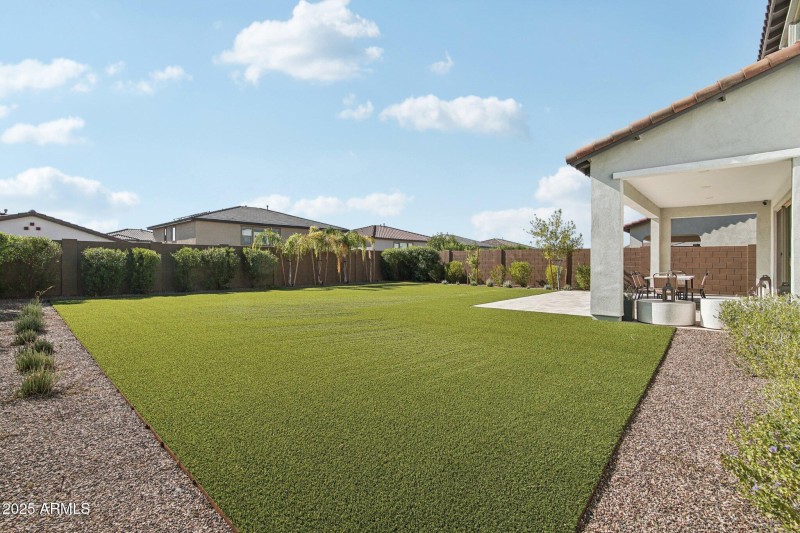 43-web-or-mls-E Waller Ln-S2611-043