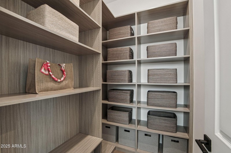 41-web-or-mls-E Waller Ln-S2611-041