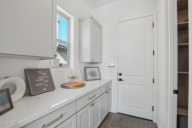 40-web-or-mls-E Waller Ln-S2611-040