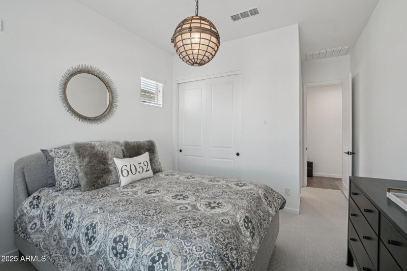 35-web-or-mls-E Waller Ln-S2611-035