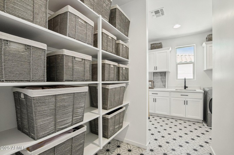 24-web-or-mls-E Waller Ln-S2611-024