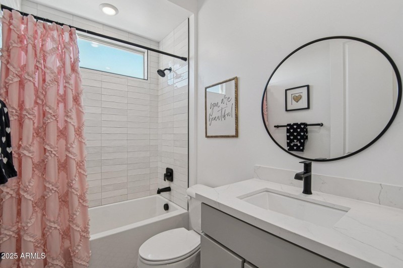 16-web-or-mls-E Waller Ln-S2611-016