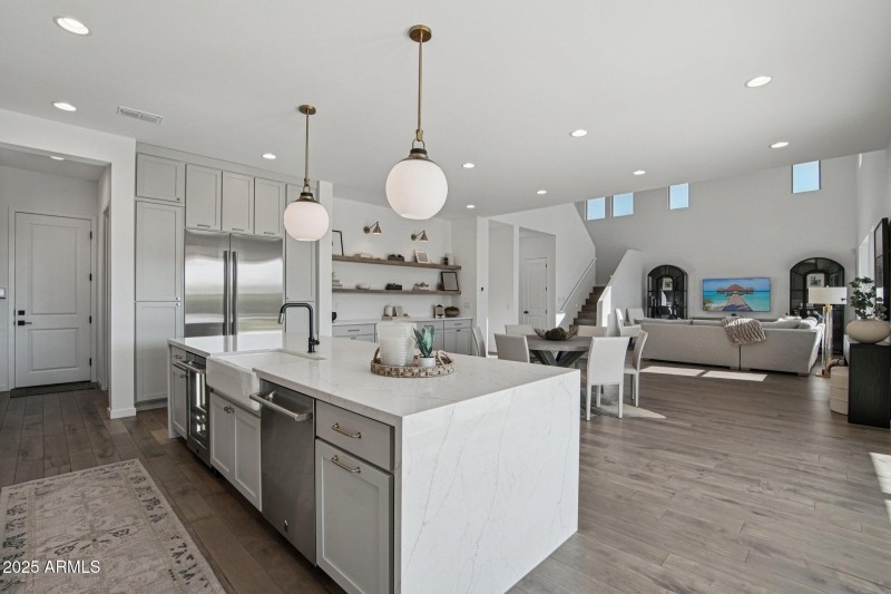 14-web-or-mls-E Waller Ln-S2611-014