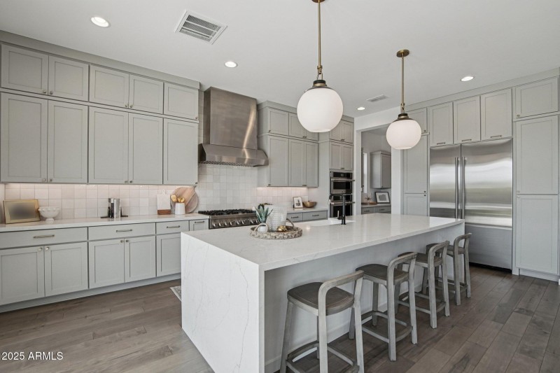 12-web-or-mls-E Waller Ln-S2611-012