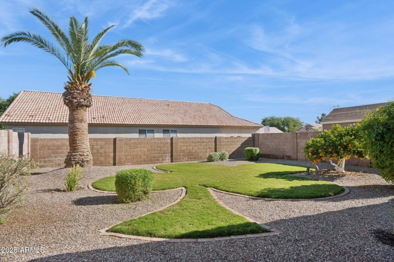 30-web-or-mls-1211-n-jackson-st