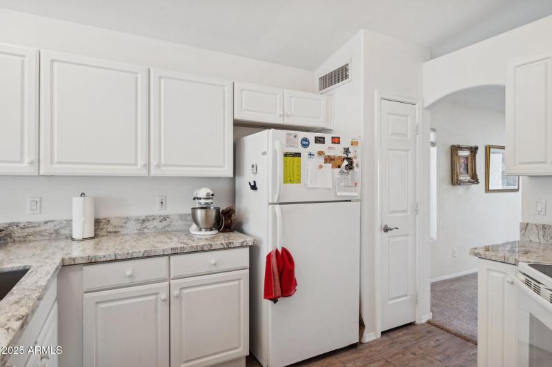 10-web-or-mls-1211-n-jackson-st