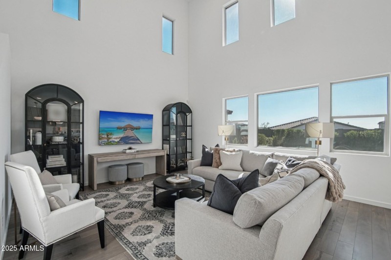 7-web-or-mls-E Waller Ln-S2611-007 (2)