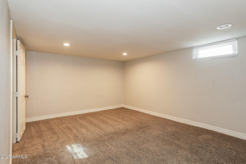 010-photo-main-bedroom-15003317