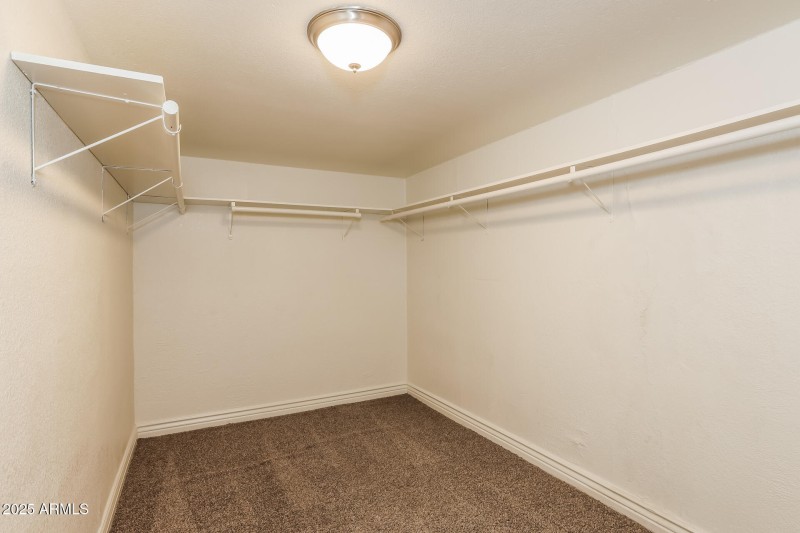 013-photo-walk-in-closet-15003319