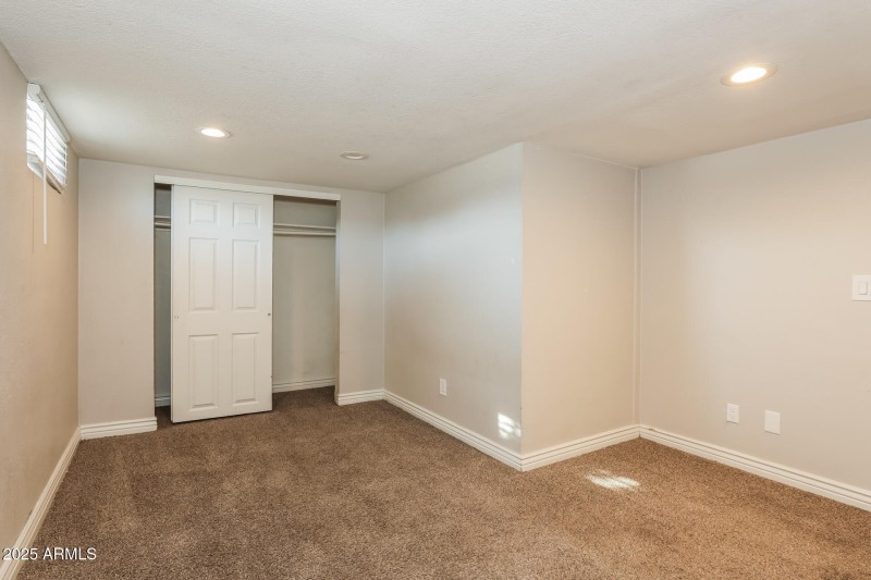 016-photo-bedroom-15003316