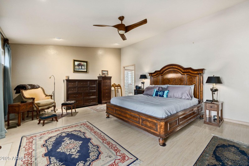 26-Primary Bedroom (2)