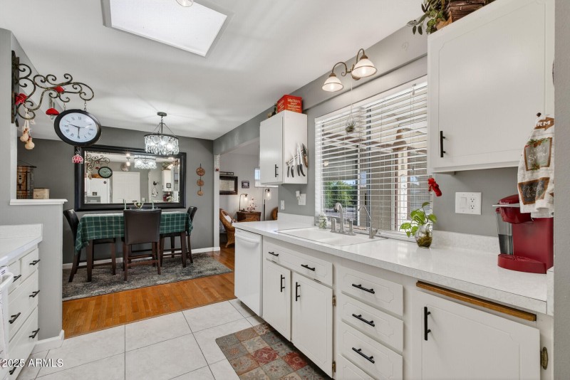 21_10001_W_Burns_Dr21_mls