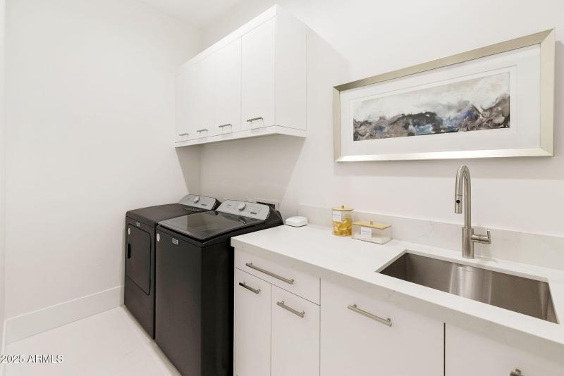 Full Laundry Room W/Sink
