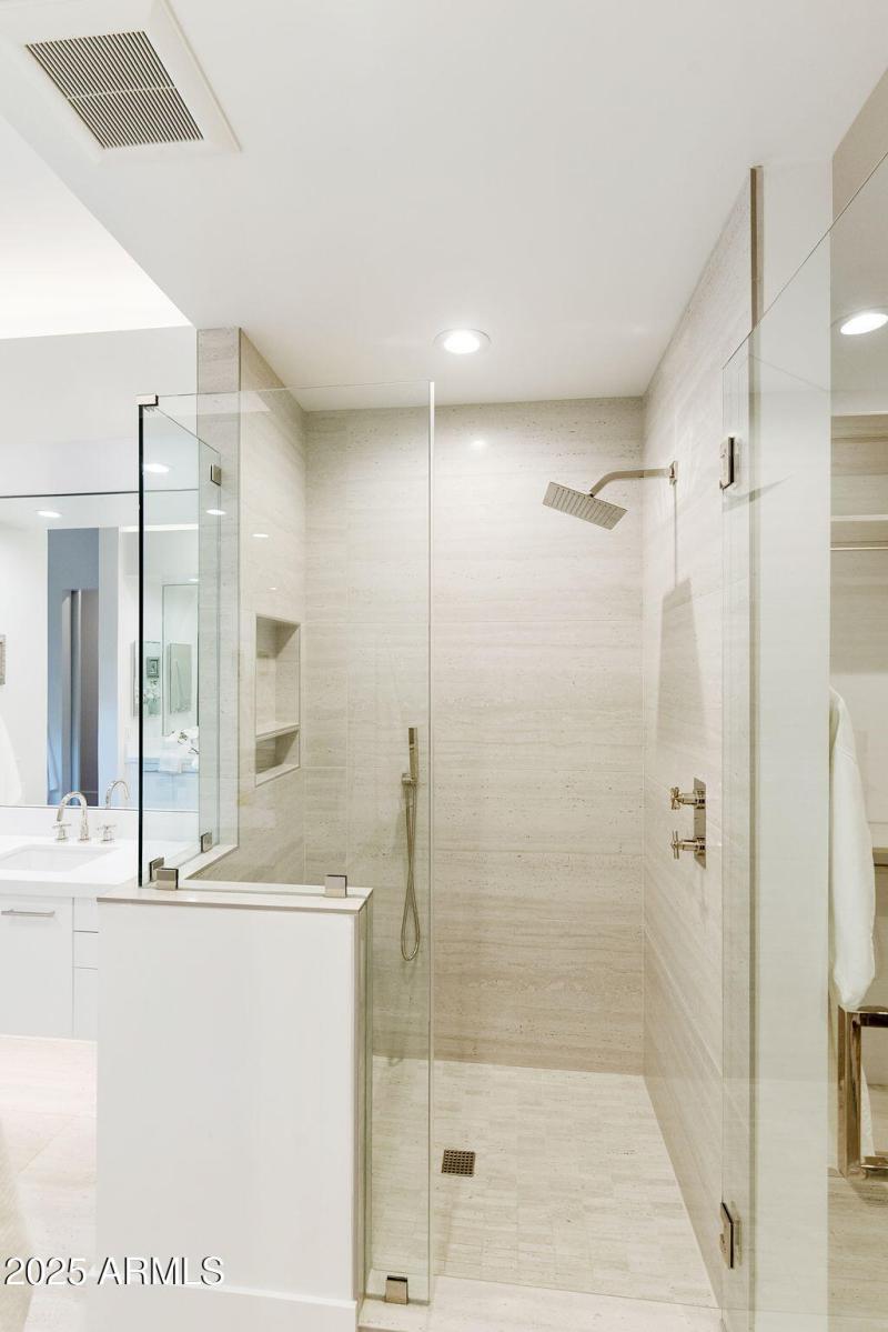 Primary Shower w/Bench