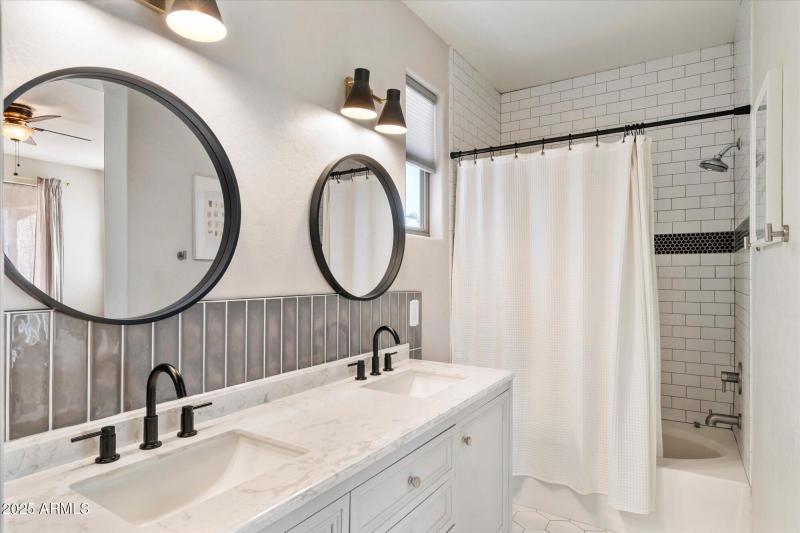 En-suite bathroom in primary