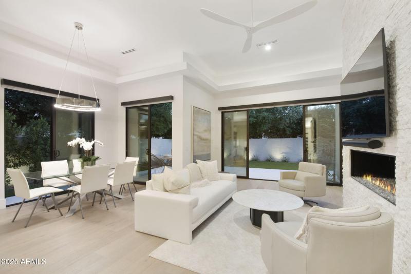 Gorgeous Great Room & Dinning